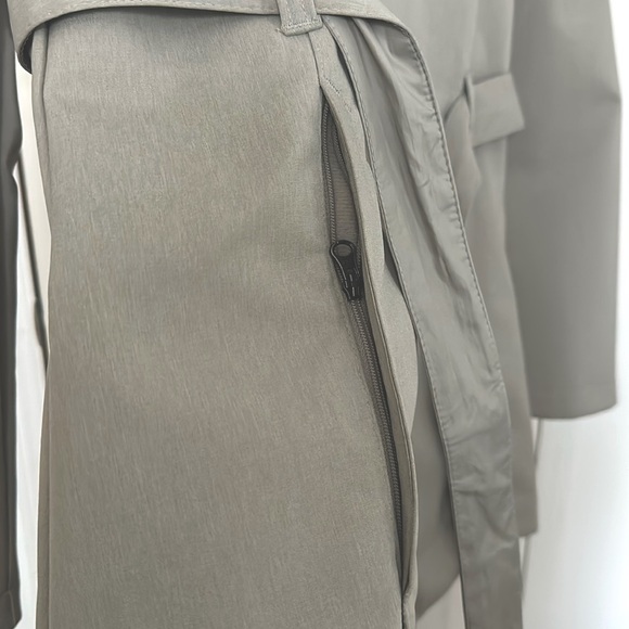 Elegant Columbia Rain Jacket - Picture 6 of 6